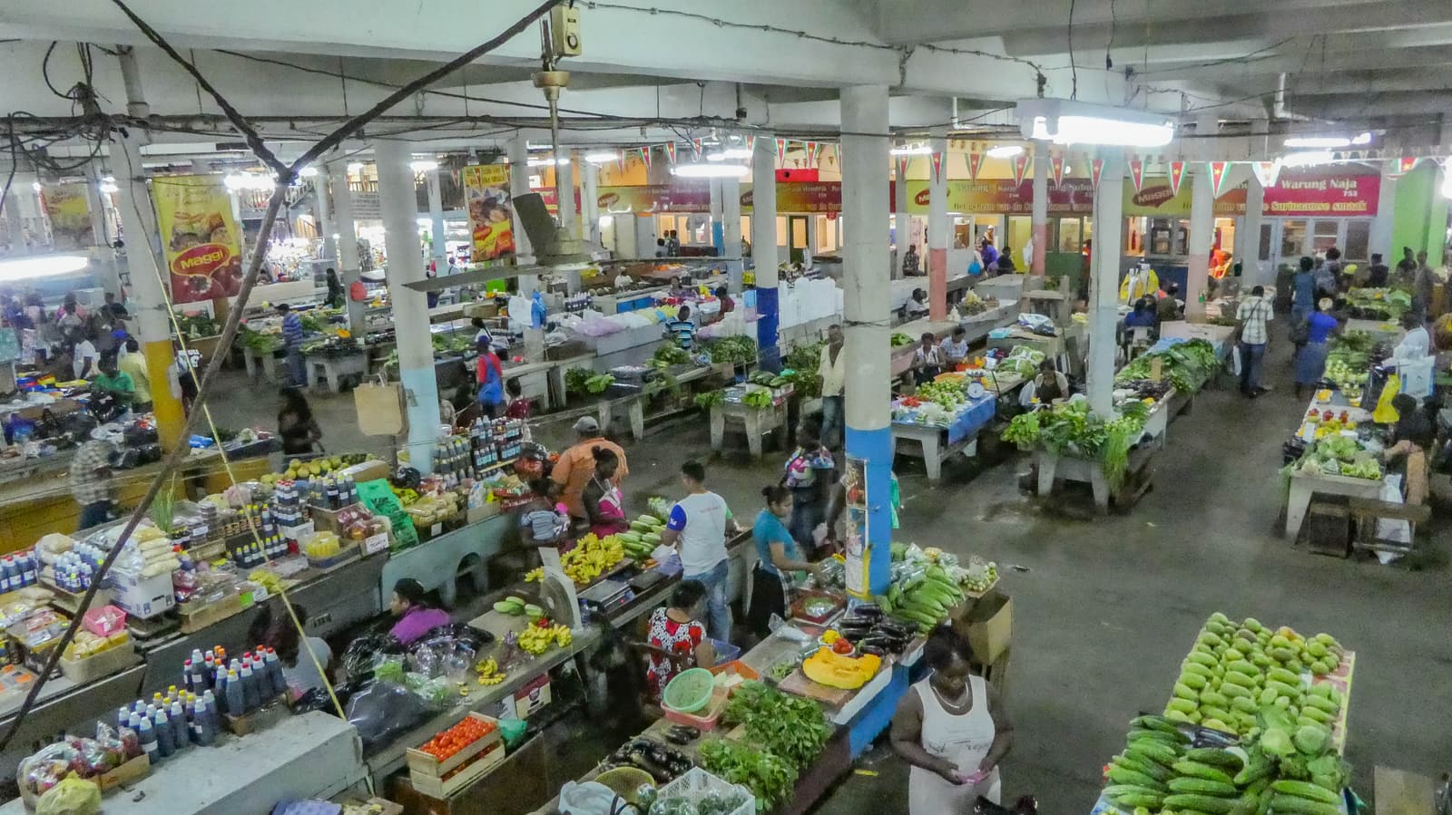 Stände im Zentralmarkt von Paramaribo