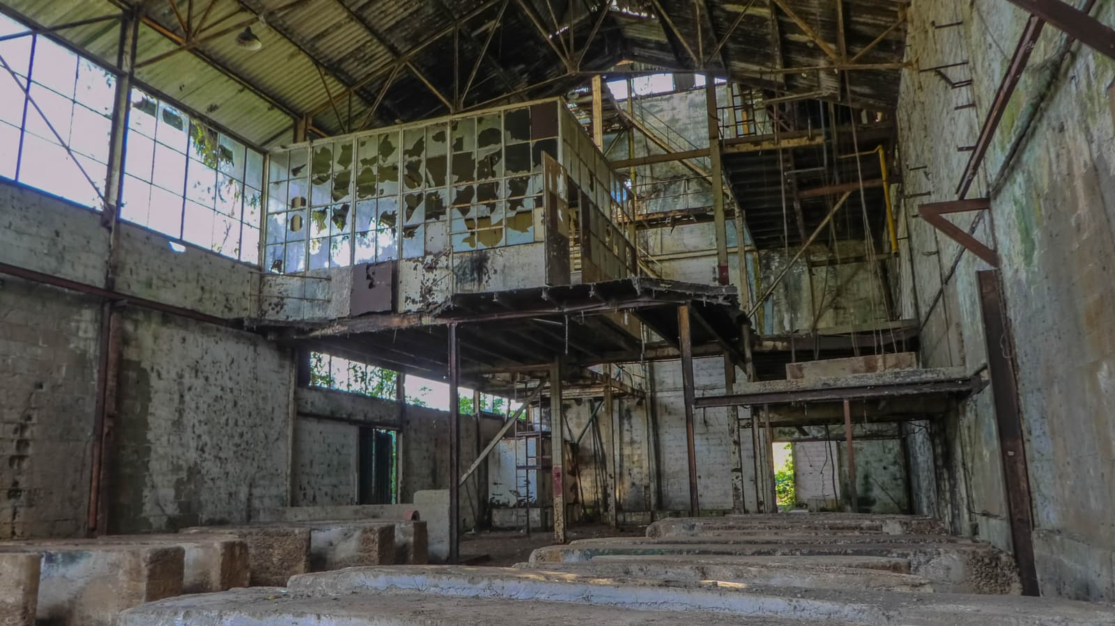 In der verlassenen Fabrikhalle von Mariënburg