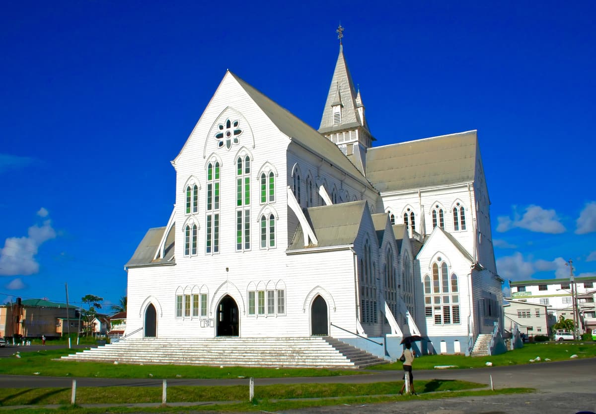 Die St George’s Cathedral, die hölzerne Kathedrale von Georgetown, Guyana